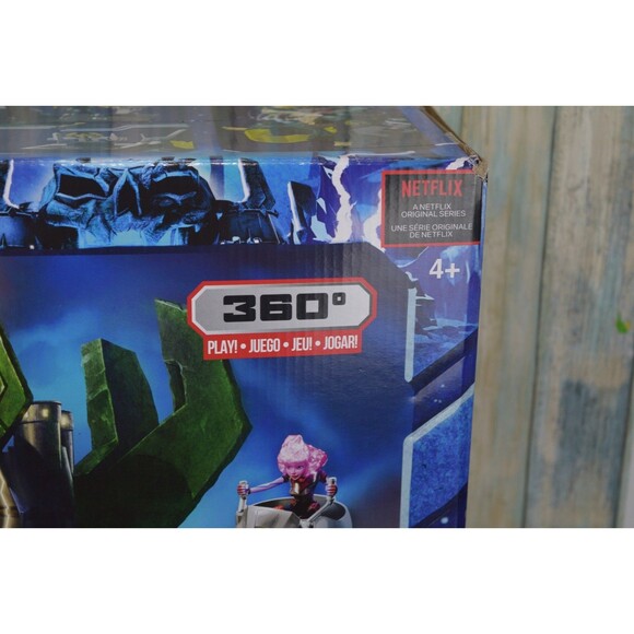 He-Man Castle Grayskull Playset MOTU Netflix 20+ Sounds Lights 360 Play NIB - Picture 10 of 14